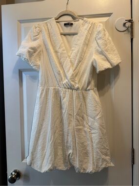 White Short Sleeve V-Neck Bubble Hem Dress